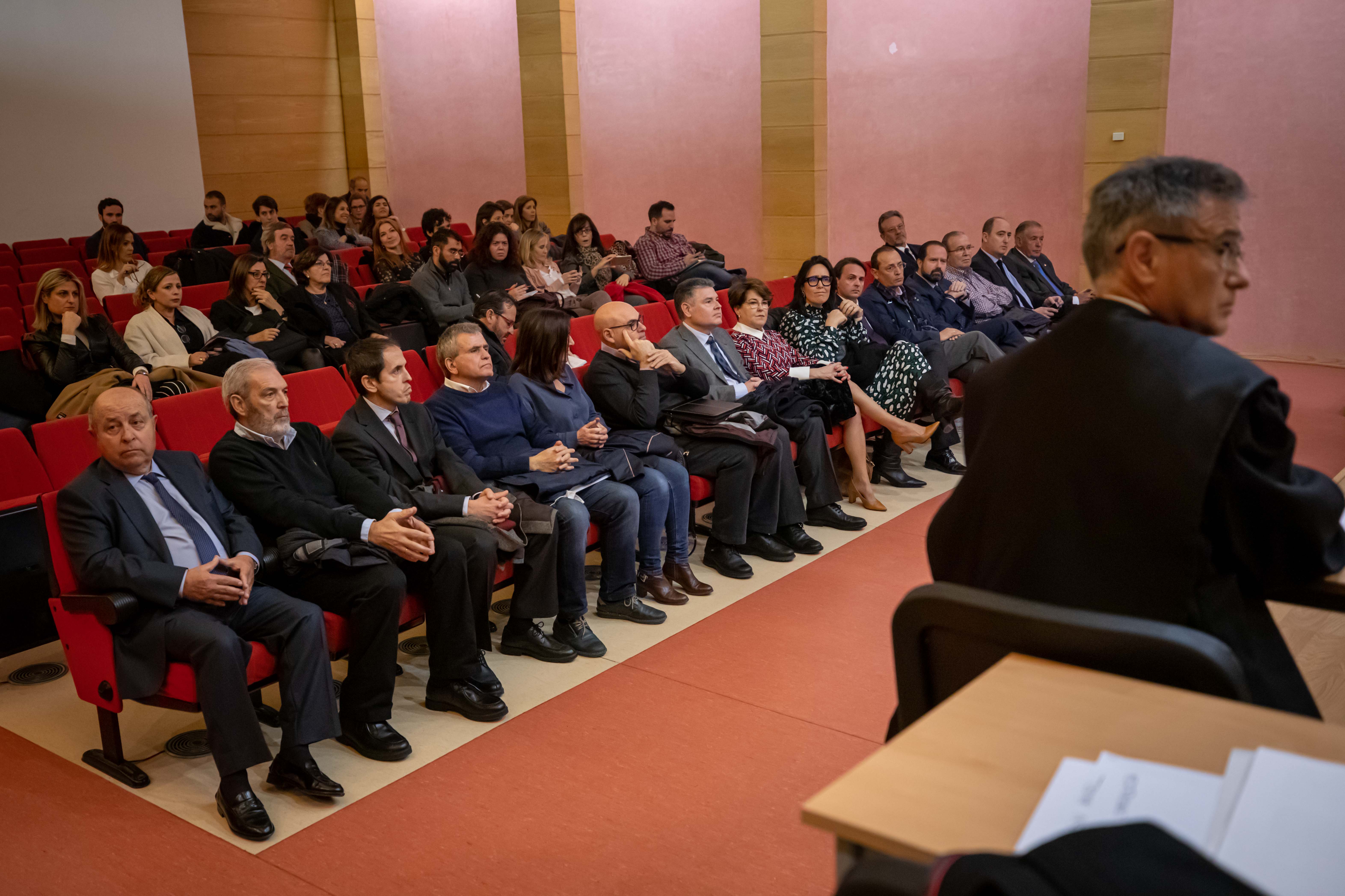 José Torres Hurtado, junto a varios de los concejales de su etapa en el gobierno municipal, a su llegada a La Caleta