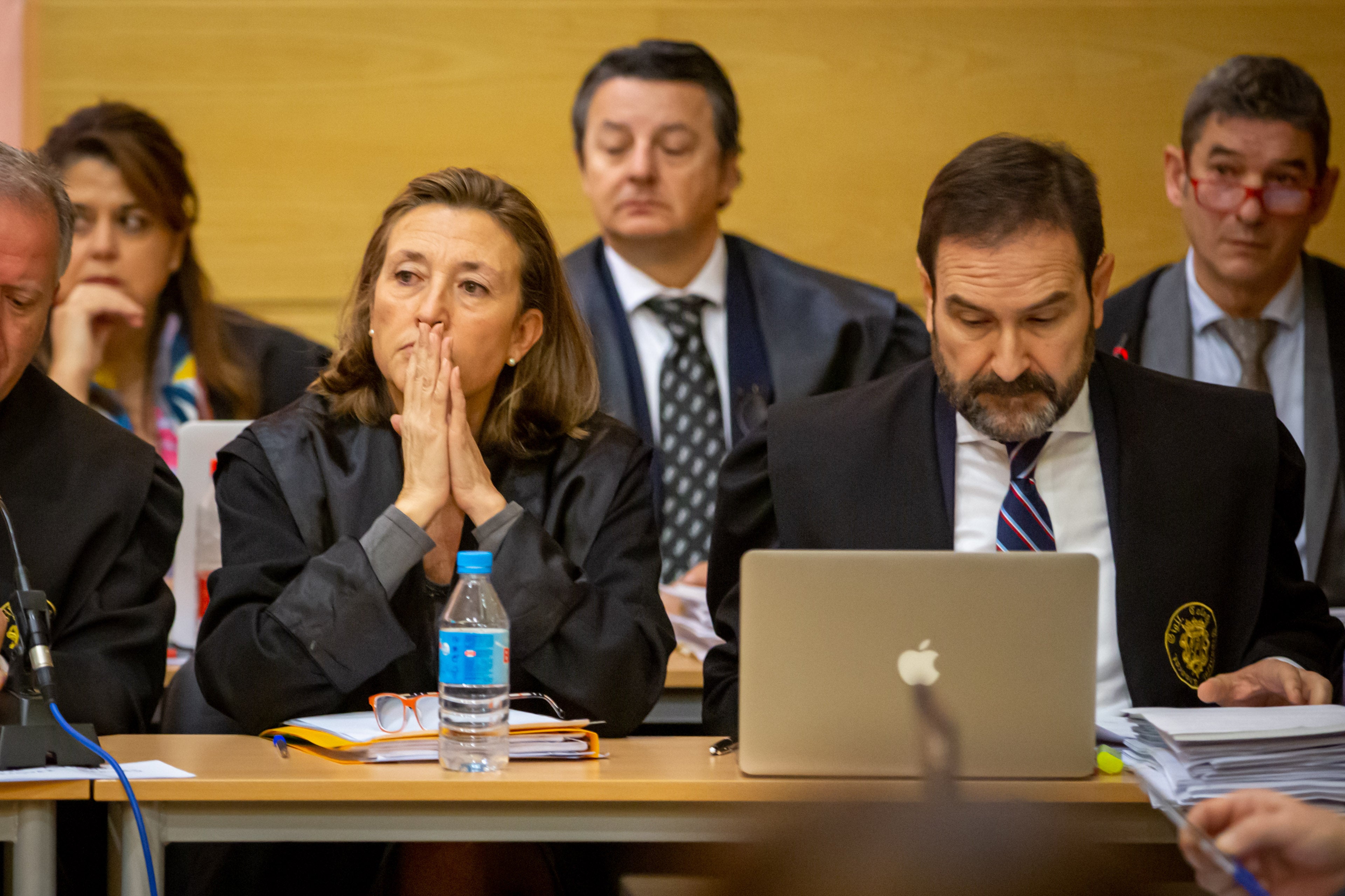 José Torres Hurtado, junto a varios de los concejales de su etapa en el gobierno municipal, a su llegada a La Caleta