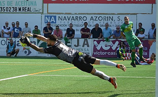 Álvaro García, portero del Mancha Real, ha disputado todos los partidos y ha encajado 22 goles 