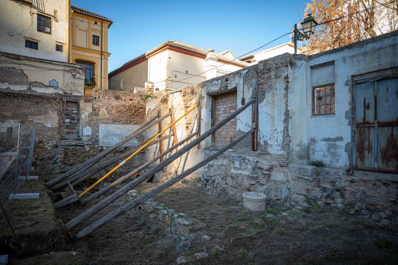 Su estratégico enclave, a los pies de la Alhambra, constituye un factor importante por las posibilidades que ofrece para completar y diversificar la oferta cultural y turística del área declarada Patrimonio Mundial por la Unesco