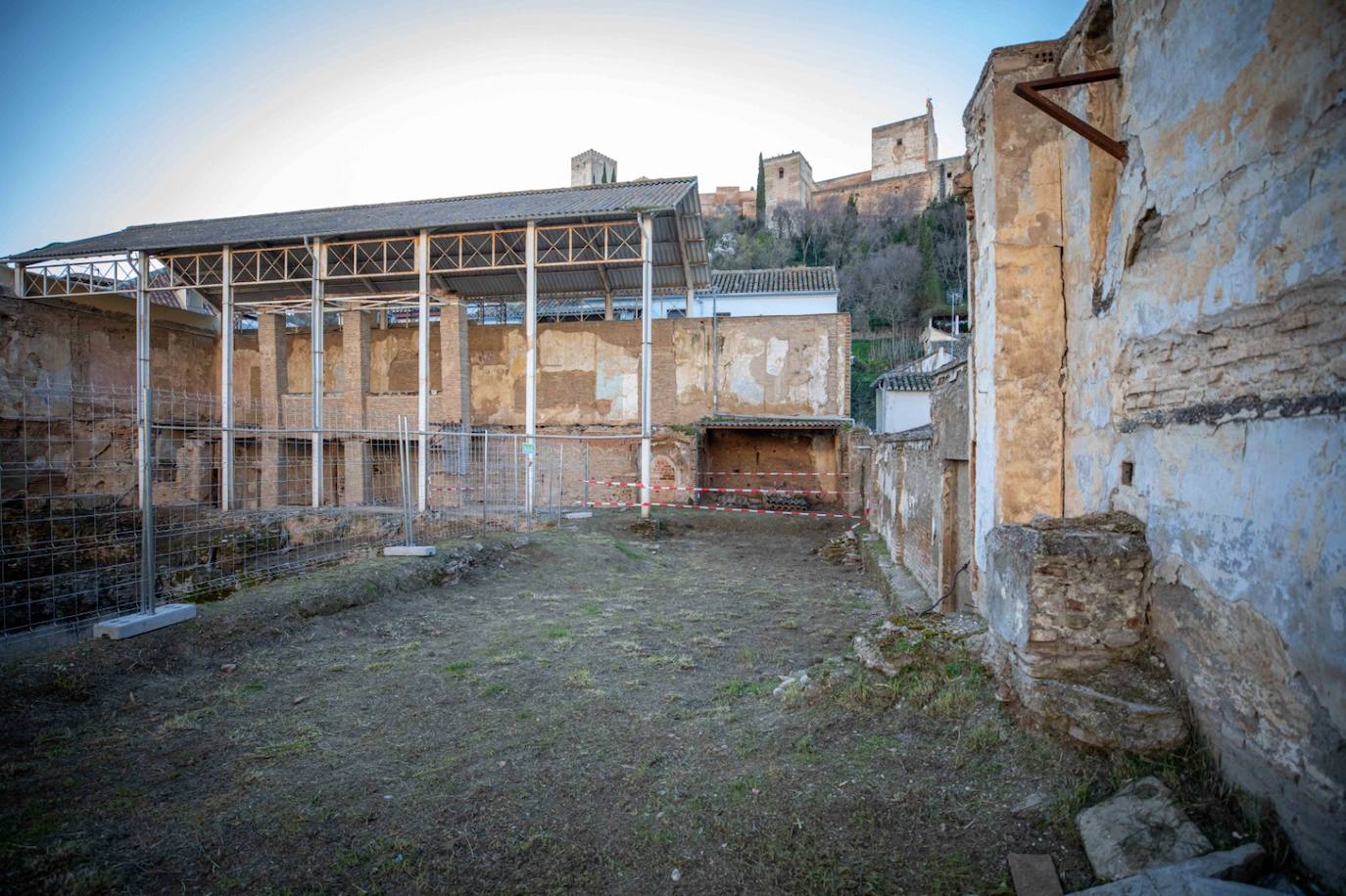 Su estratégico enclave, a los pies de la Alhambra, constituye un factor importante por las posibilidades que ofrece para completar y diversificar la oferta cultural y turística del área declarada Patrimonio Mundial por la Unesco