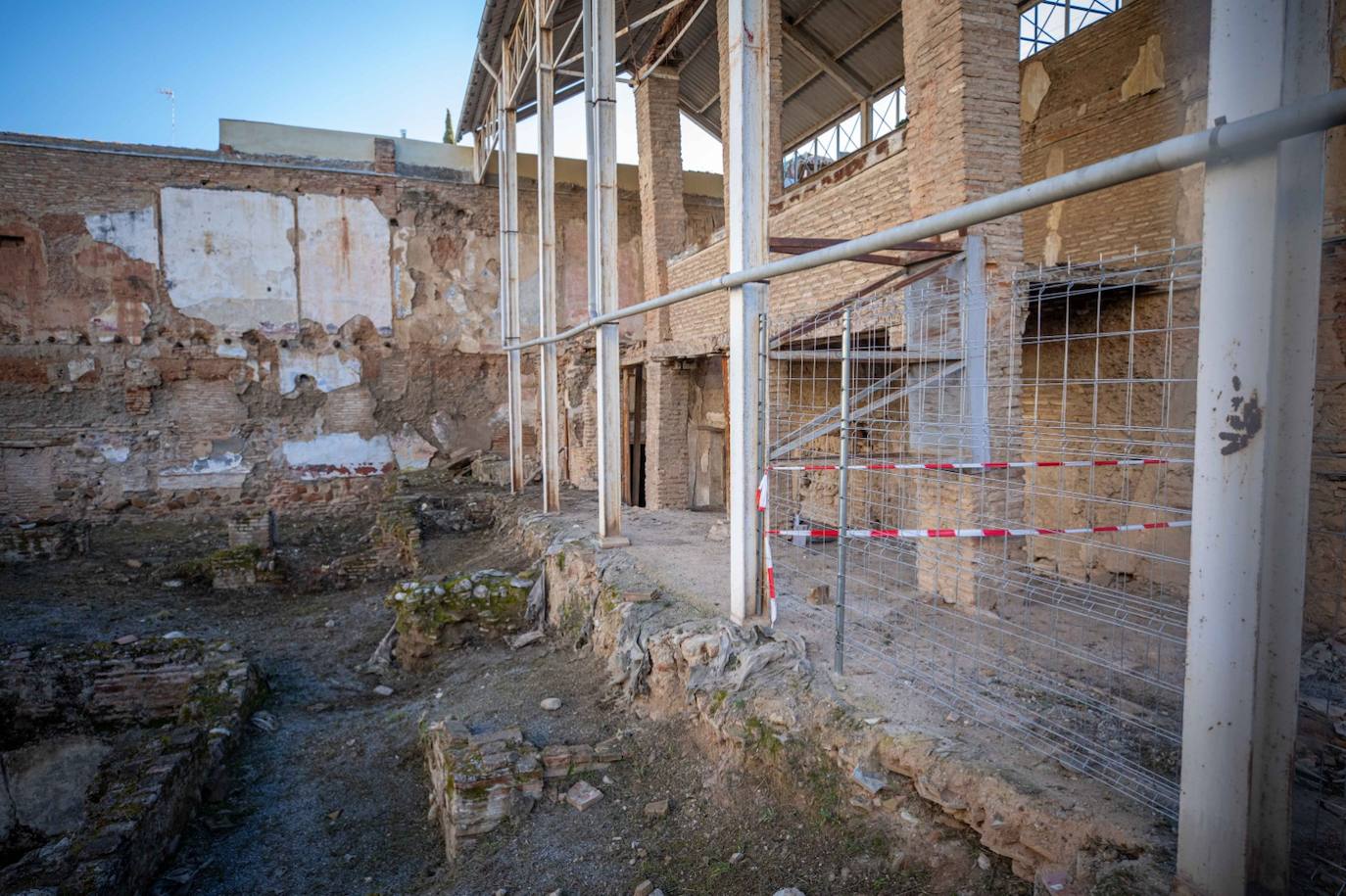 Su estratégico enclave, a los pies de la Alhambra, constituye un factor importante por las posibilidades que ofrece para completar y diversificar la oferta cultural y turística del área declarada Patrimonio Mundial por la Unesco