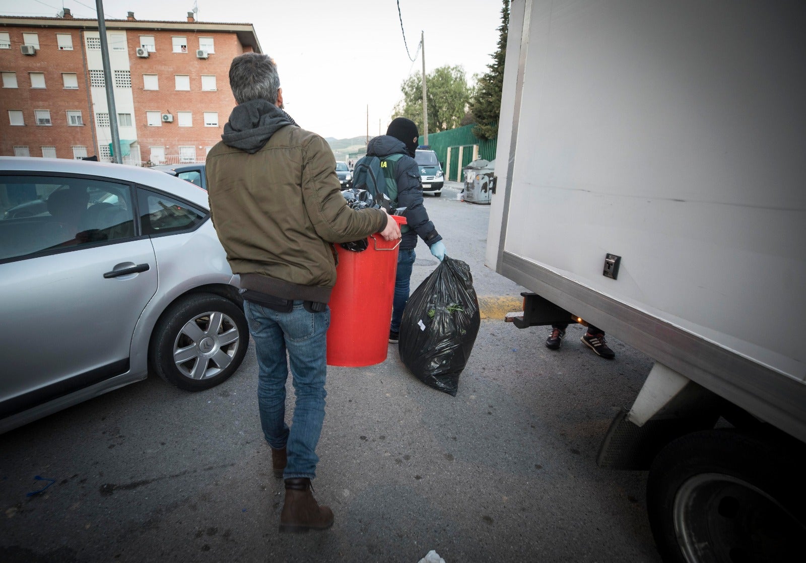 La Guardia Civil ha practicado varios registros en la provincia y hay más de una veintena de detenidos