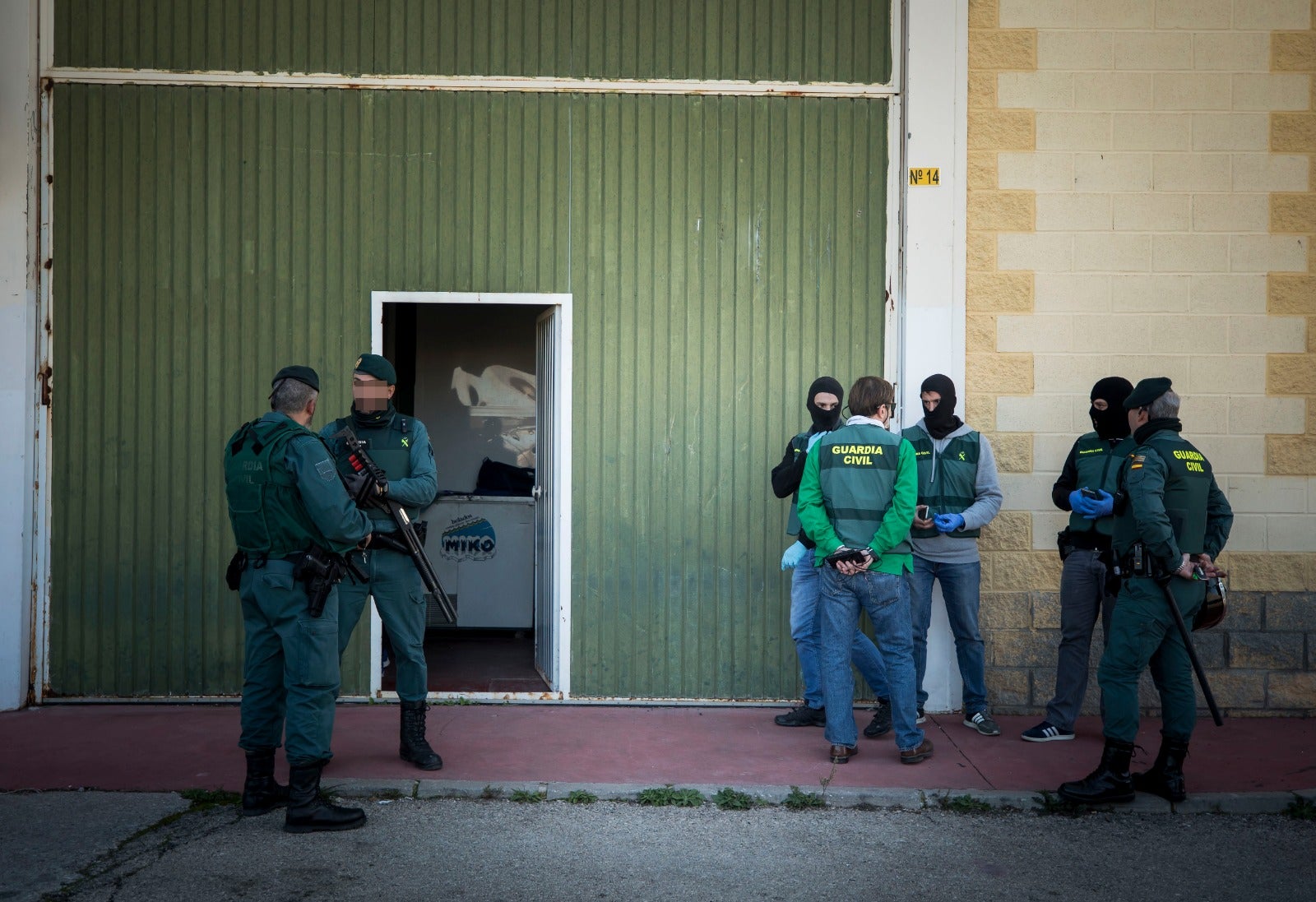 La Guardia Civil ha practicado varios registros en la provincia y hay más de una veintena de detenidos