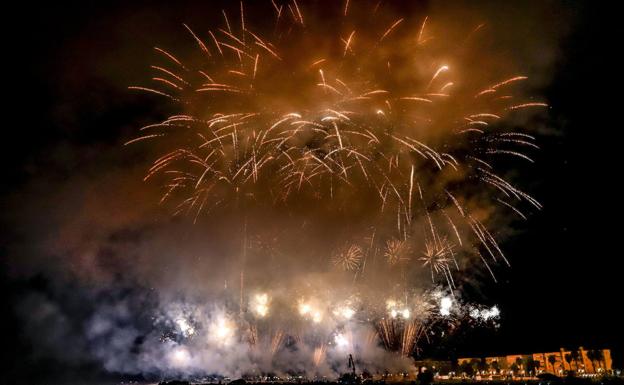 Fuegos artificiales en Motril este verano.