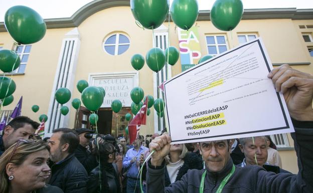 Los trabajadores temen que se pierdan proyectos por los cambios en la Escuela Andaluza de Salud Pública