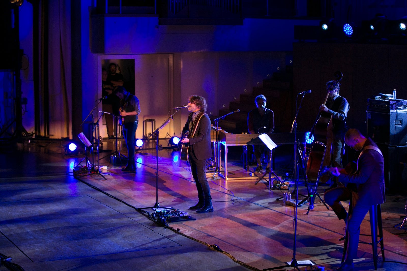 El artista madrileño cantó en el Falla las canciones basadas en los versos de García Montero.