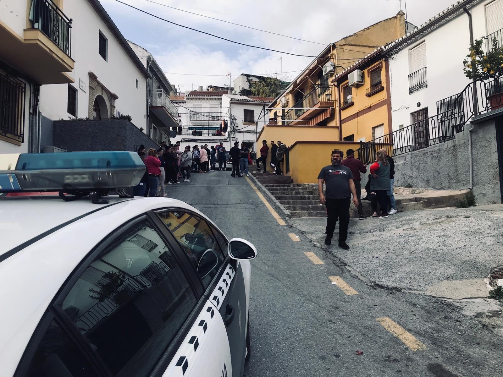 La Guardia Civil ha confirmado que ya hay un detenido. El incidente, ocurrido en torno a las 15.30 horas, apunta a un ajuste de cuentas