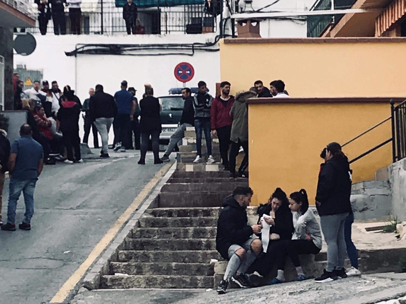 La Guardia Civil ha confirmado que ya hay un detenido. El incidente, ocurrido en torno a las 15.30 horas, apunta a un ajuste de cuentas