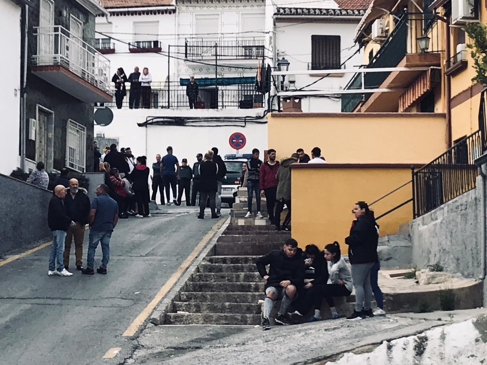 La Guardia Civil ha confirmado que ya hay un detenido. El incidente, ocurrido en torno a las 15.30 horas, apunta a un ajuste de cuentas