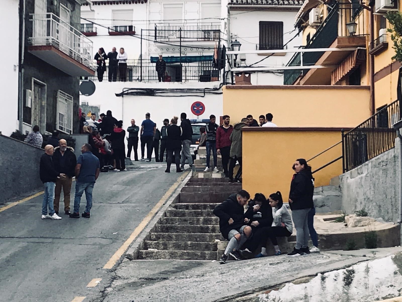 La Guardia Civil ha confirmado que ya hay un detenido. El incidente, ocurrido en torno a las 15.30 horas, apunta a un ajuste de cuentas