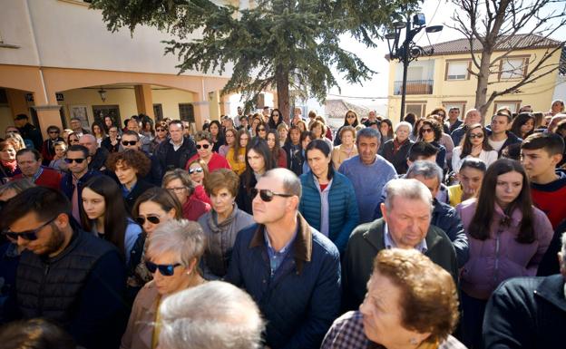 Galería. Luto en Íllora por el asesinato machista del Zaidín. 