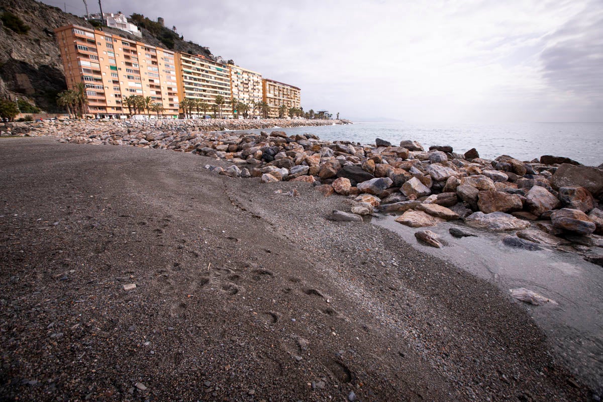 El Ayuntamiento pide ayudas de emergencia para reparar la defensa de las playas de Las Góndolas y Puerta del Mar y hacer un espigón en Cotobro