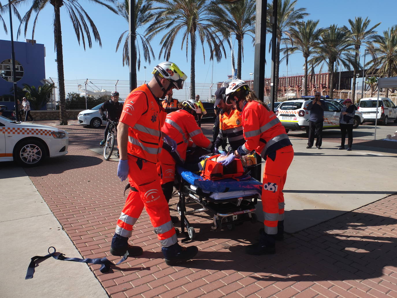 El Parque de las Almadrabillas acoge un multitudinario acto conmemorativo del Día Europeo del Servicio de Emergencias