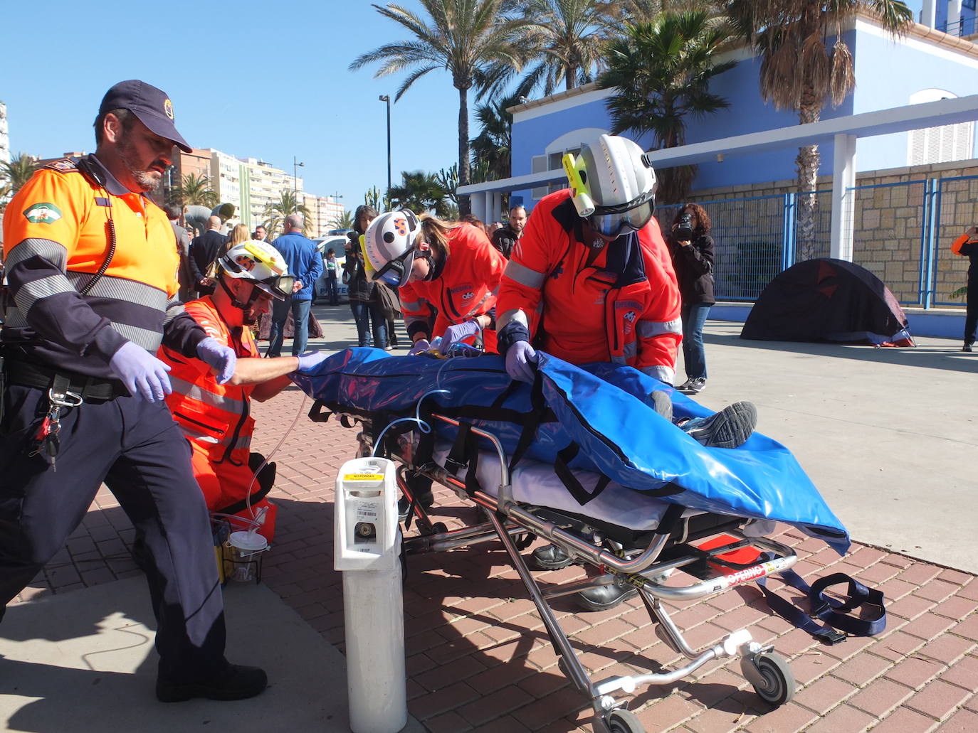 El Parque de las Almadrabillas acoge un multitudinario acto conmemorativo del Día Europeo del Servicio de Emergencias