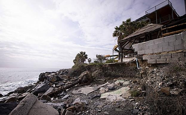 Almuñécar reclama 1,3 millones a Costas para arreglar espigones y el parque acuático