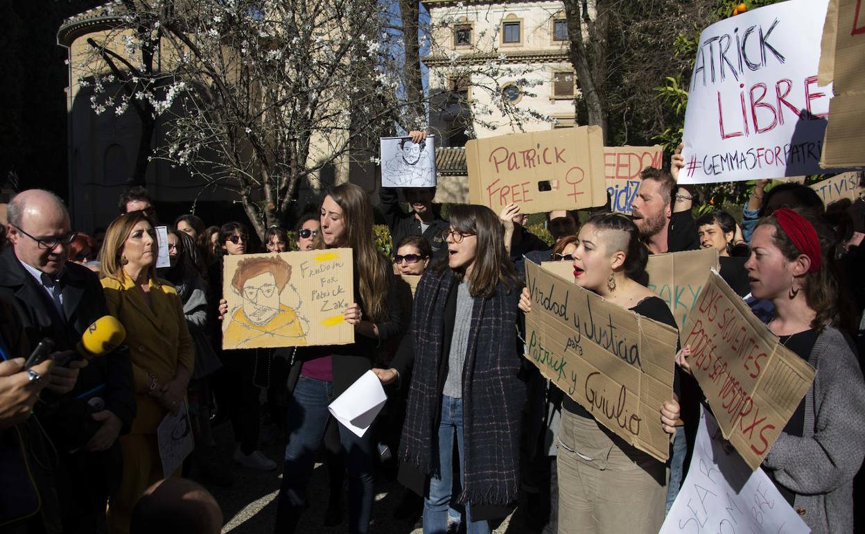 Concentración en la UGR para pedir la liberación del estudiante retenido en Egipto. 