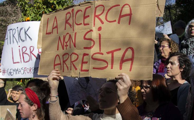 Concentración en la UGR para pedir la liberación del estudiante retenido en Egipto