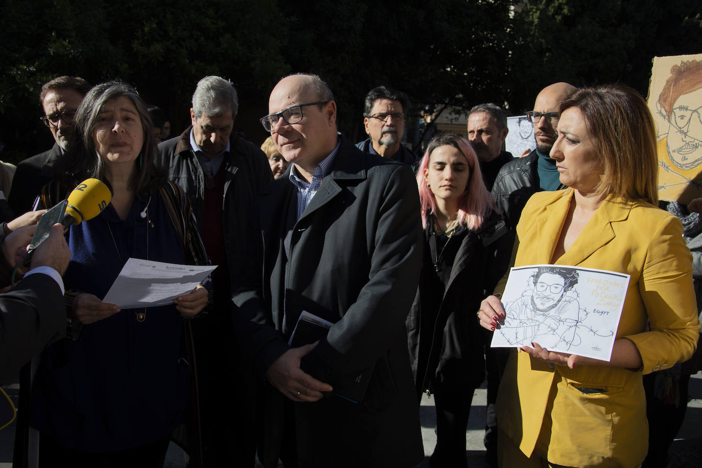 Unas 150 personas de la comunidad universitaria han acudido a la concentración 