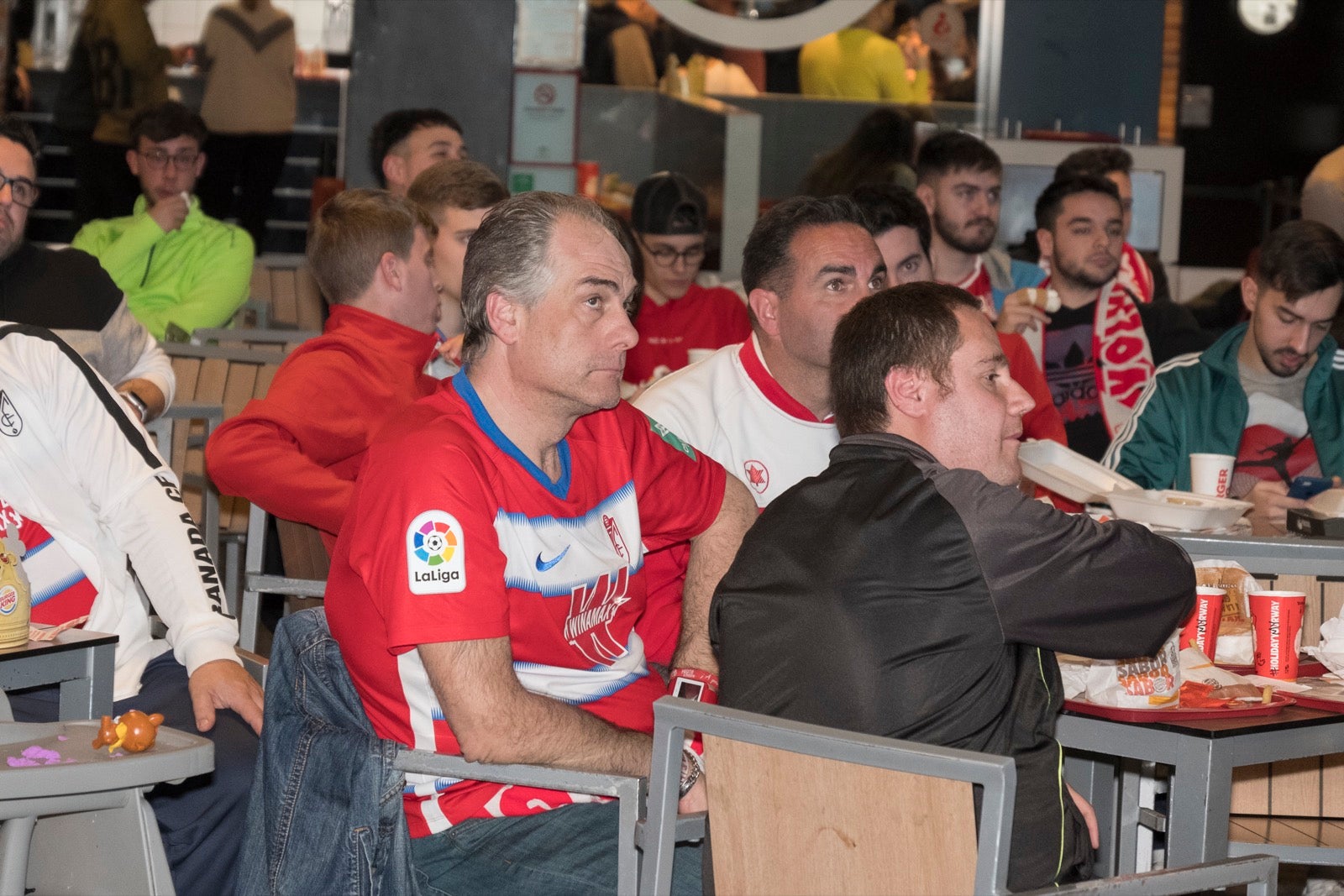 Fotos: La afición vibra con el partido de Copa en el Serrallo Plaza