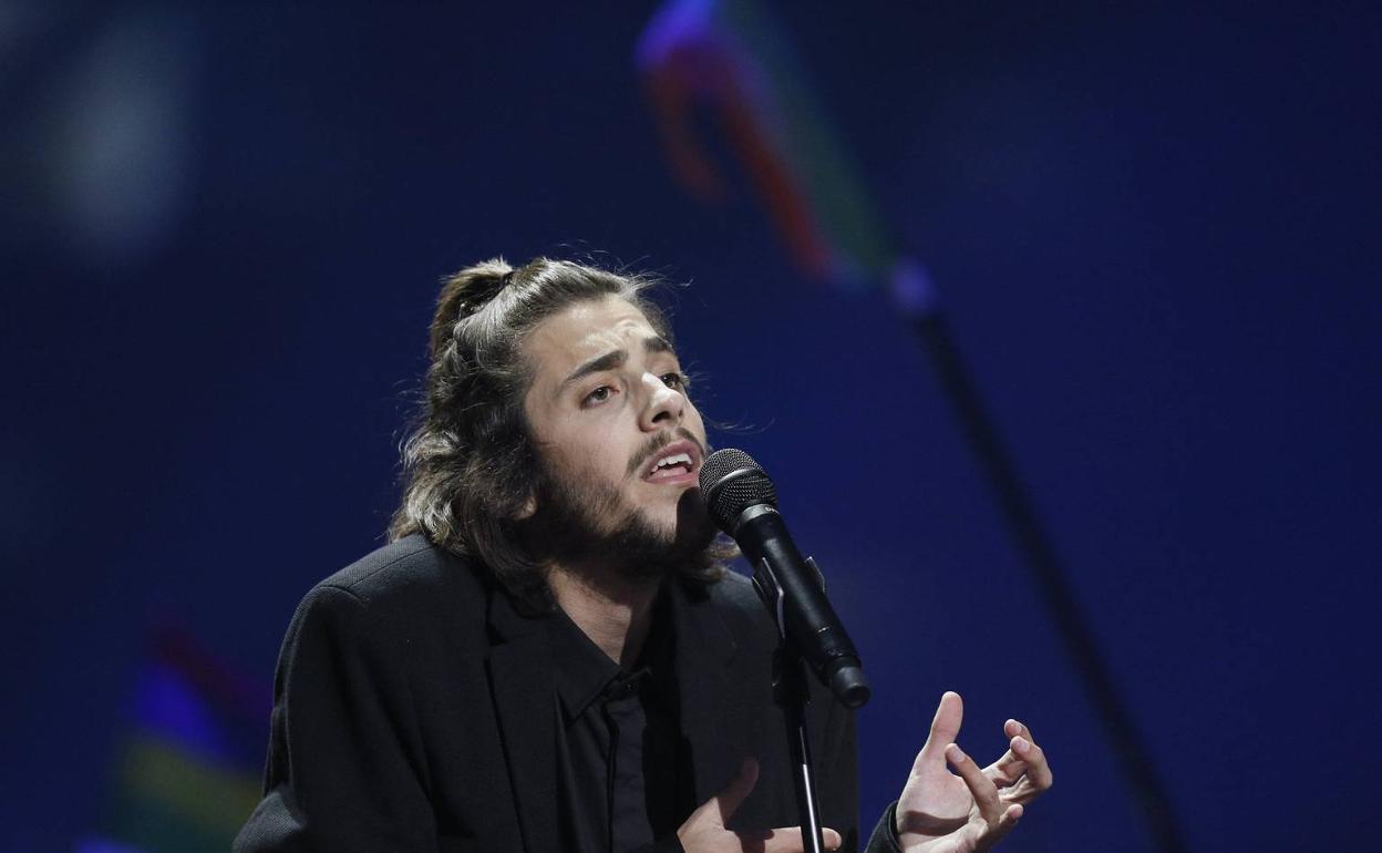 Salen a la venta las entradas para el concierto de Salvador Sobral en Granada