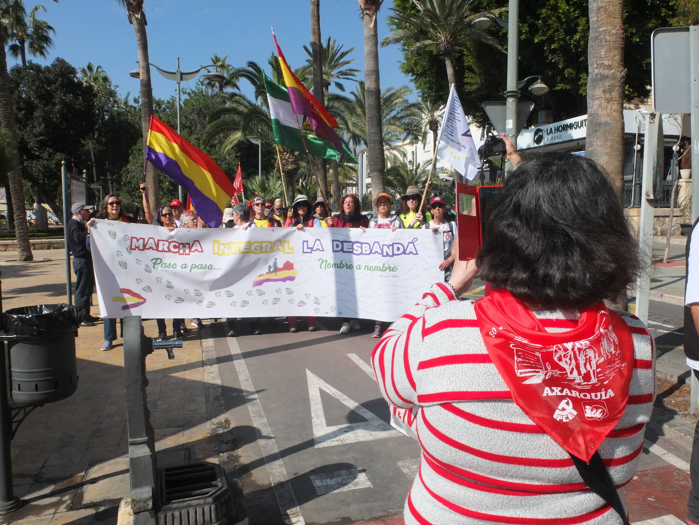 Medio millar de personas participa en la jornada final de la marcha que en los últimos diez días ha recorrido 'la carretera de la muerte' 