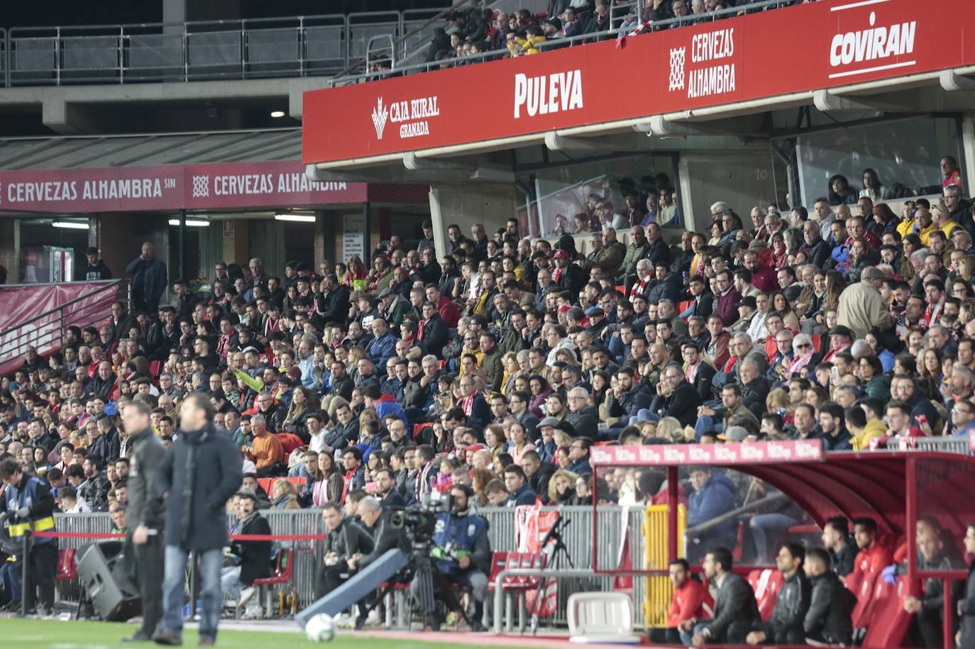 La victoria de los rojiblancos en el descuento desató la alegría en la grada del estadio 