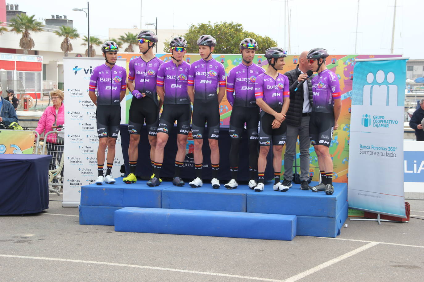 La carrera almeriense homenajea la memoria de la madre de José Manuel Muñoz, organizador de la prueba, fallecida esta mañana