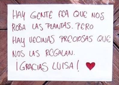 Imagen secundaria 1 - La sucesión de carteles que conmovió a los vecinos del barrio.
