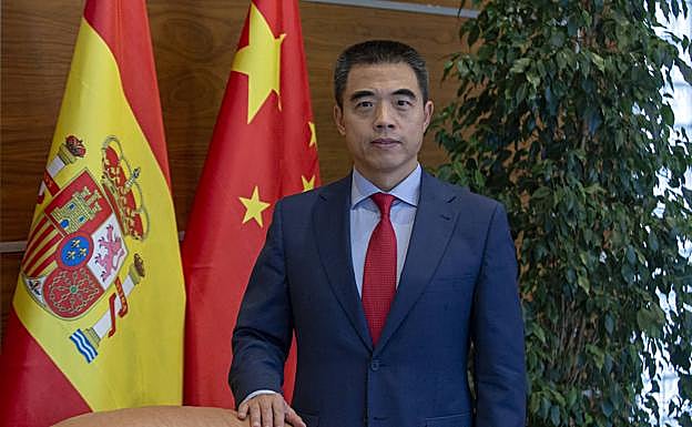 Yao Fei, encargado de Negocios de la Embajada de China. 