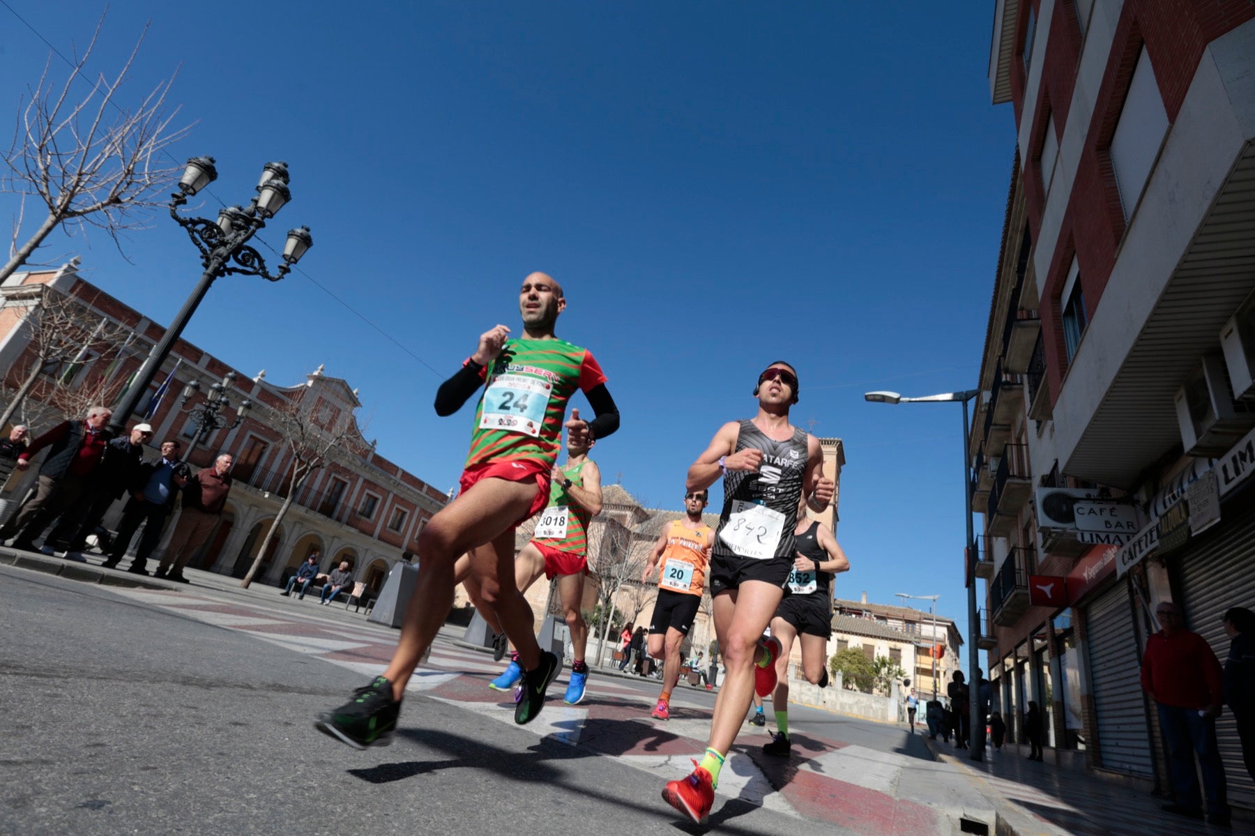 Manuel Santiago vuelve a imponerse en categoría masculina mientras que Zhor El Amrani vence con autoridad en categoría femenina