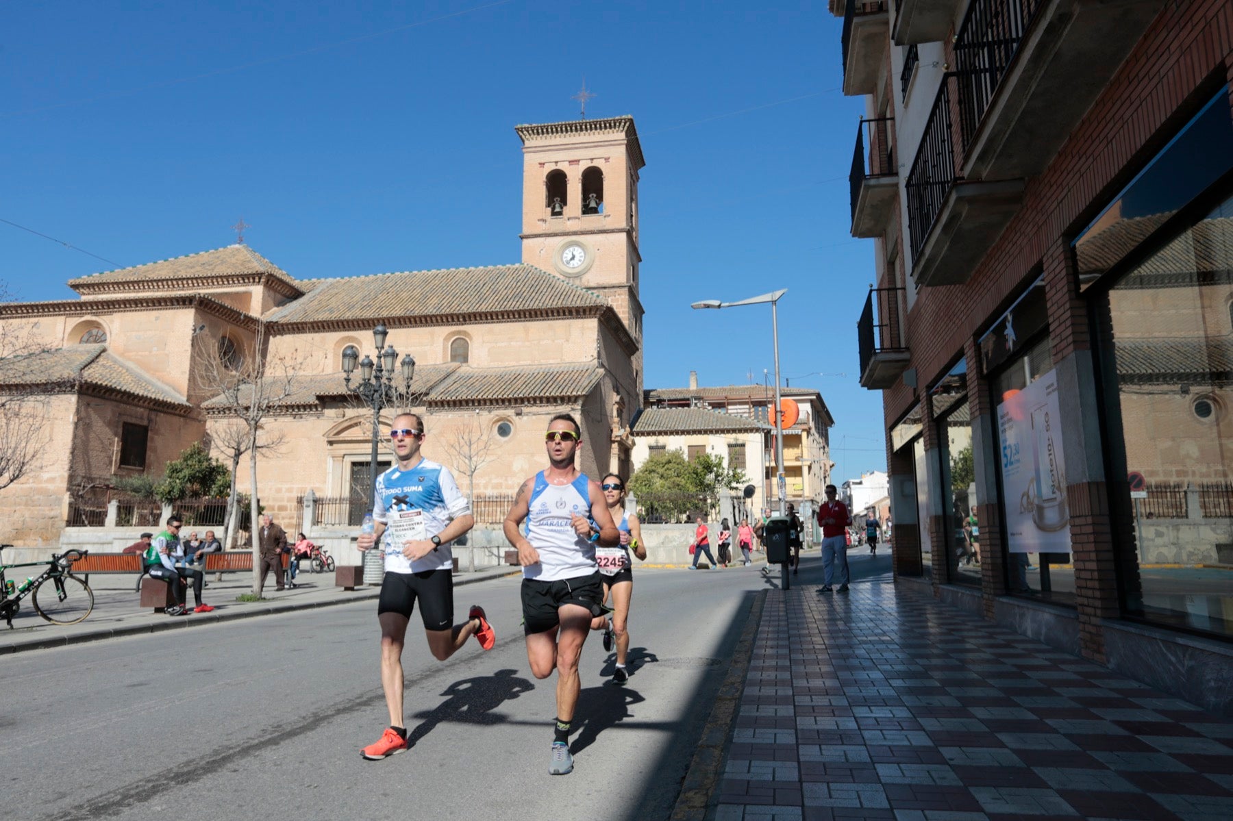Manuel Santiago vuelve a imponerse en categoría masculina mientras que Zhor El Amrani vence con autoridad en categoría femenina