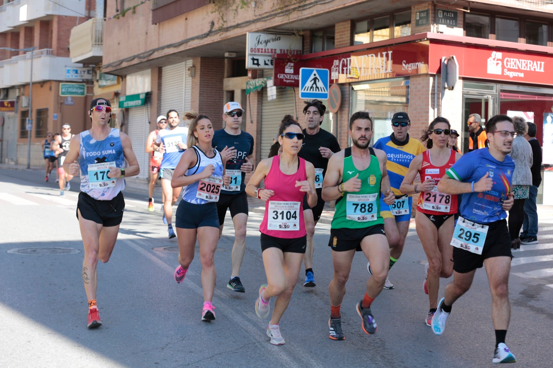 Manuel Santiago vuelve a imponerse en categoría masculina mientras que Zhor El Amrani vence con autoridad en categoría femenina