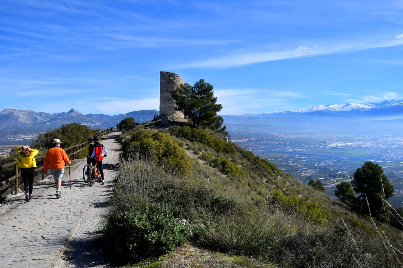 Ruta hacia el Torreón de Albolote, en Sierra Elvira 