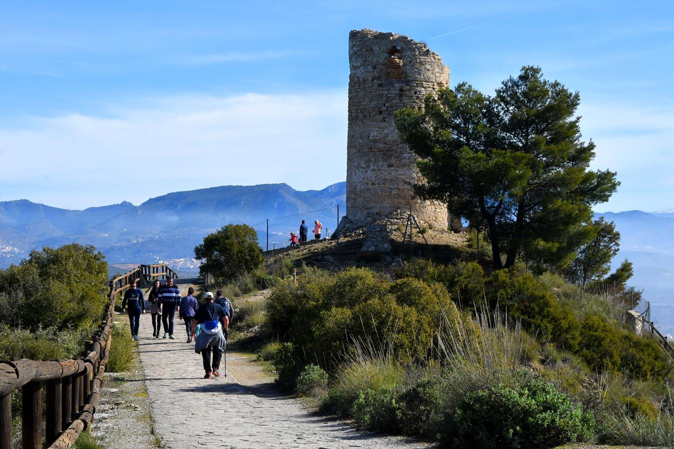 Ruta hacia el Torreón de Albolote, en Sierra Elvira 