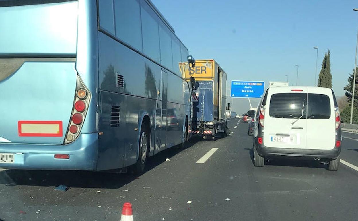 Accidente en Granada | Varios heridos en una colisión múltiple con cinco coches implicados en la Circunvalación