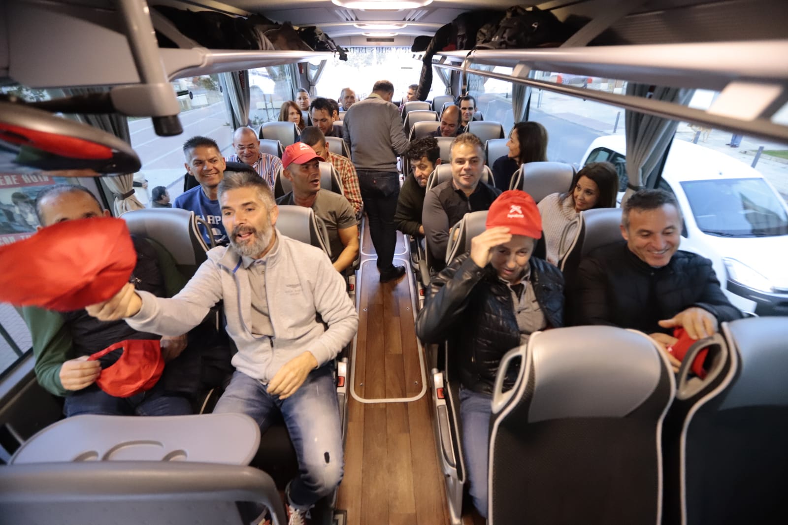 La marcha en la que participan 500 tractores y unos diez mil manifestantes llegados en 200 autobuses altera por completo la rutina de la ciudad