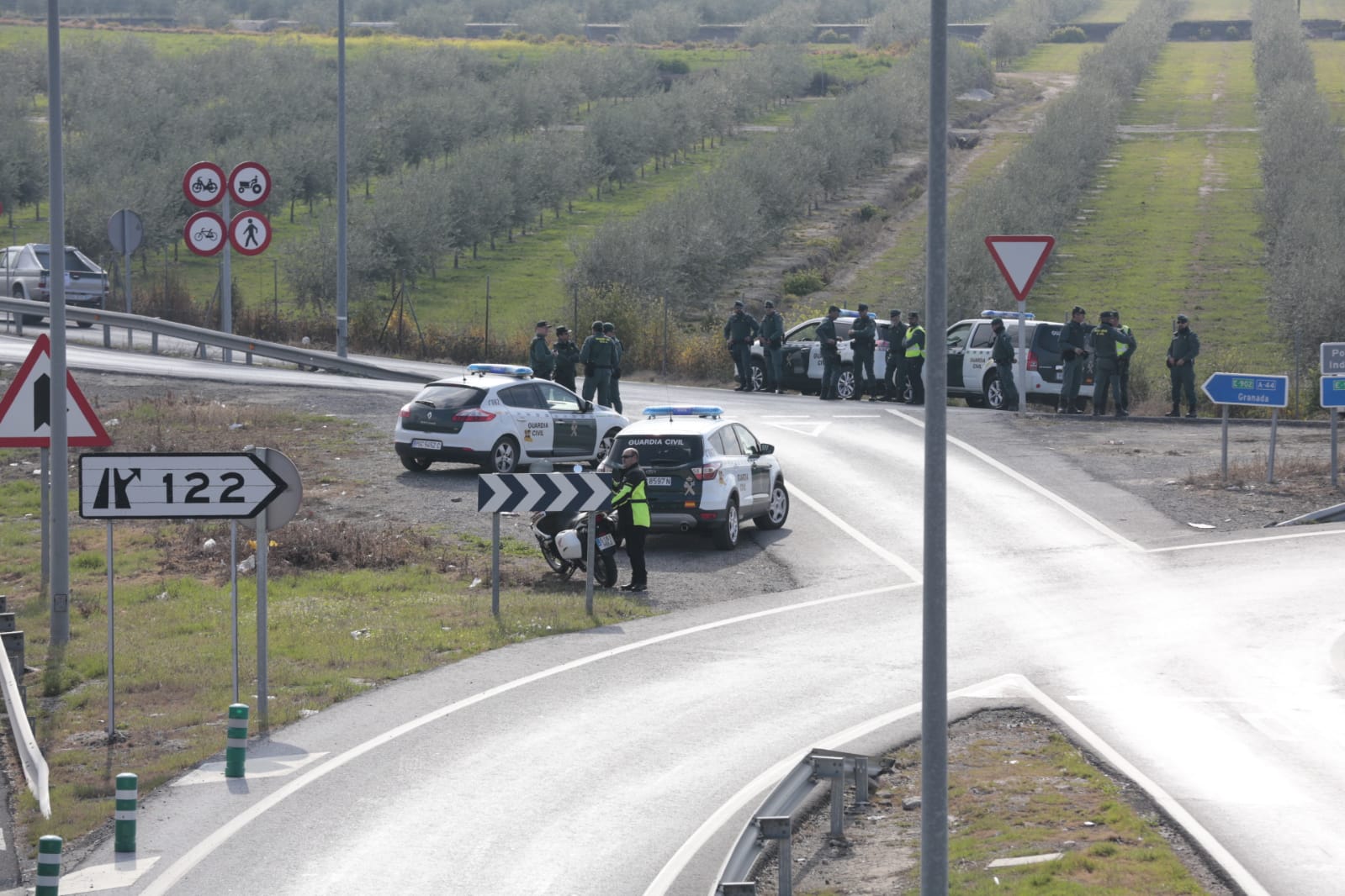 La marcha en la que participan 500 tractores y unos diez mil manifestantes llegados en 200 autobuses altera por completo la rutina de la ciudad