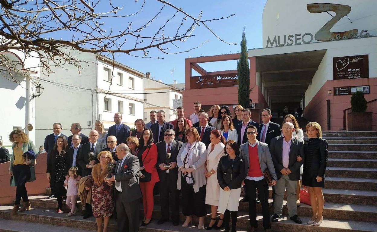 Galardonados, familiares y autoridades. 