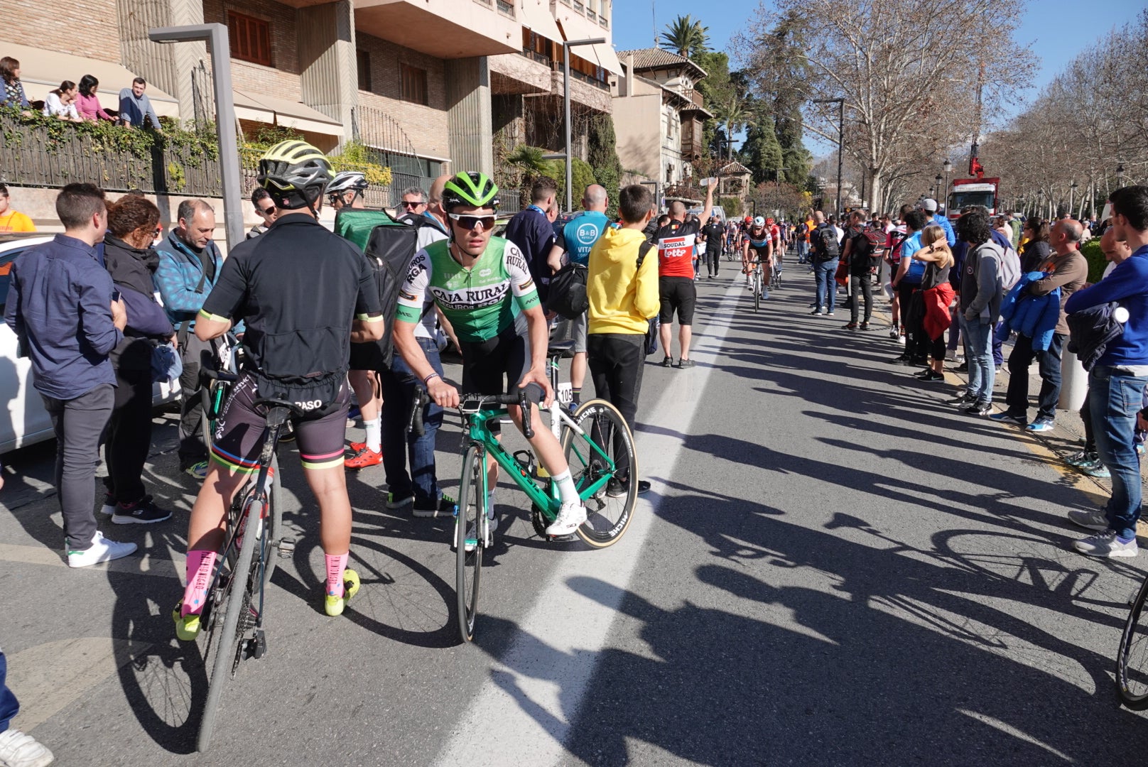 Las mejores imágenes del final de etapa en el Paseo de la Bomba: final de etapa y ambiente
