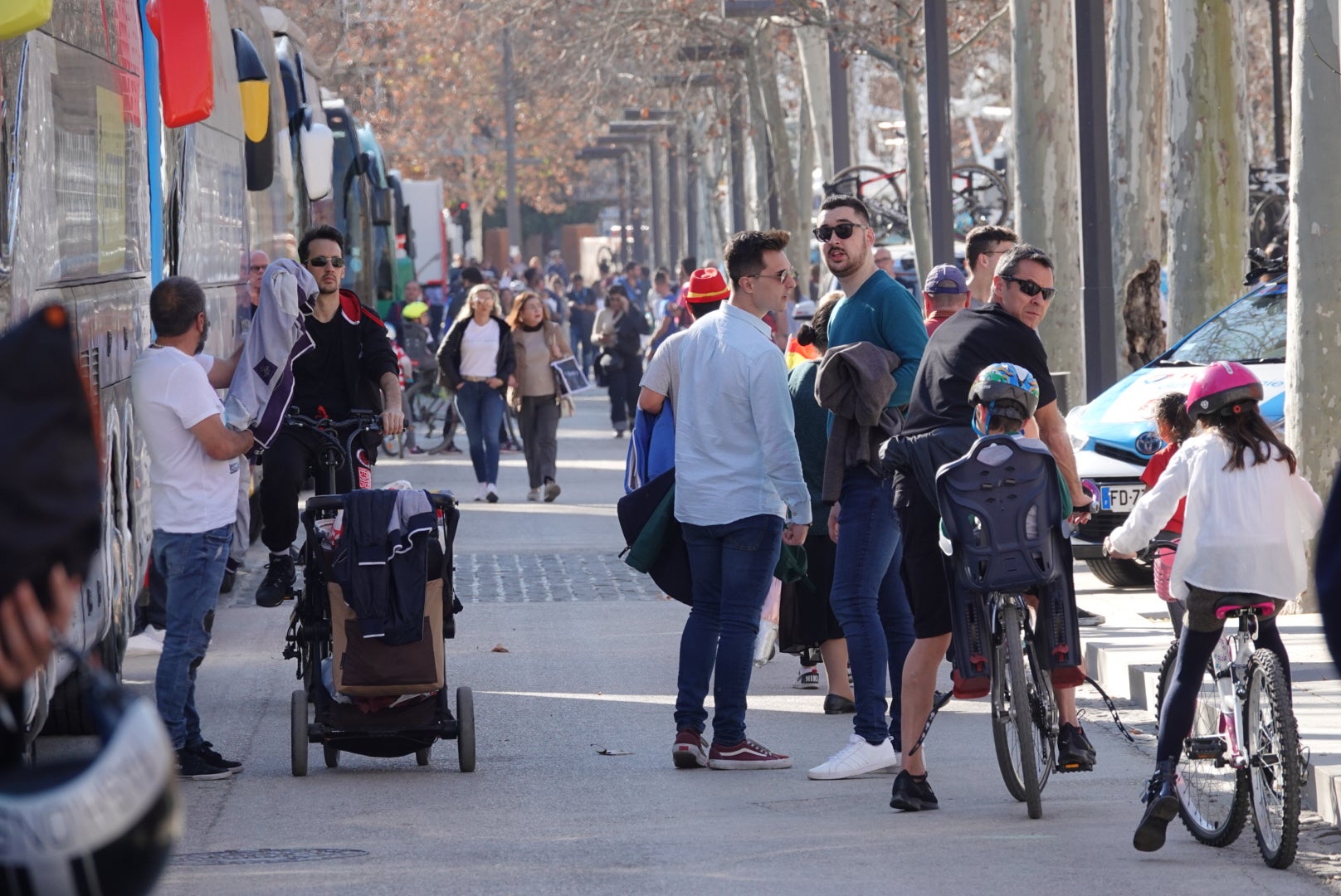 Las mejores imágenes del final de etapa en el Paseo de la Bomba: final de etapa y ambiente