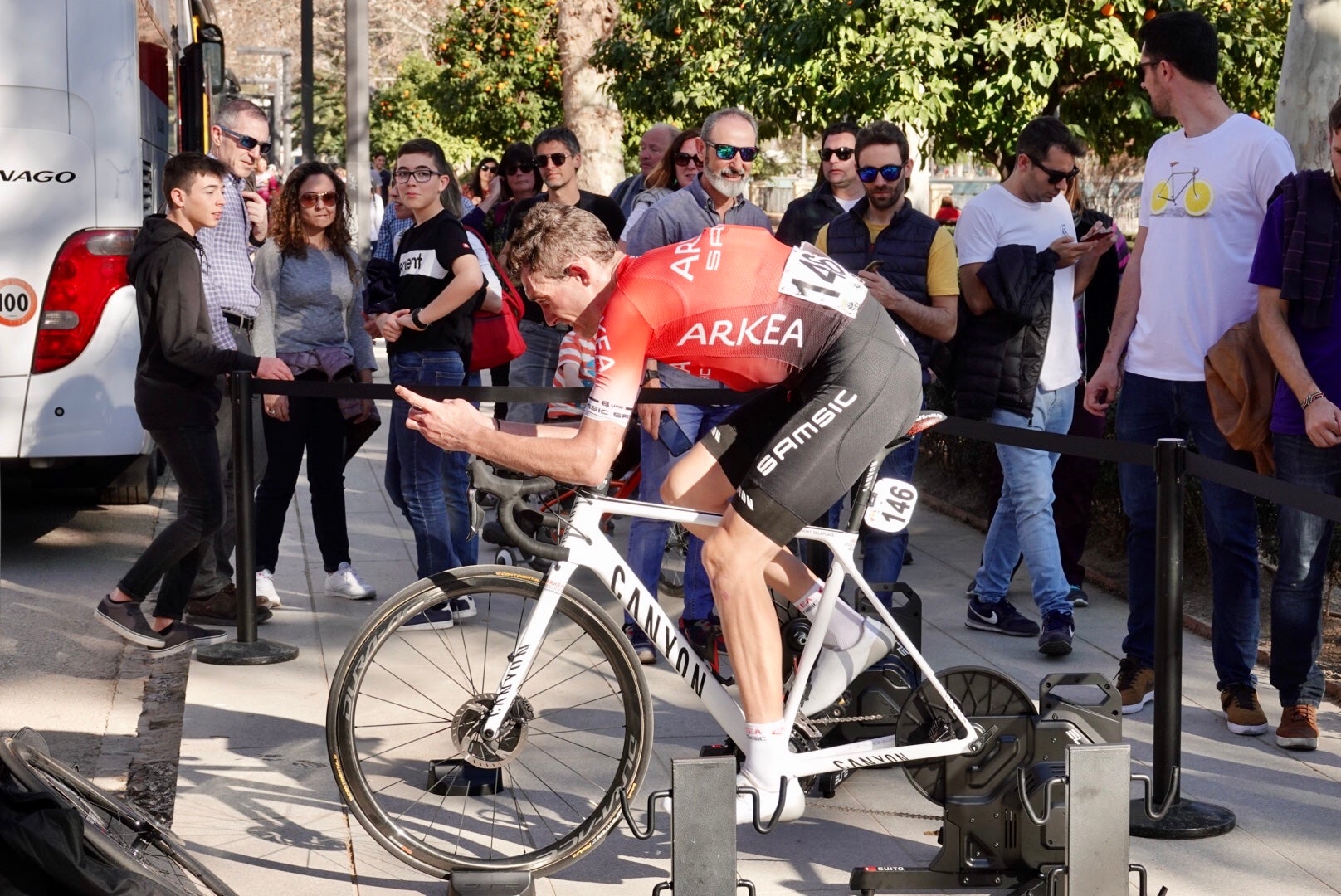 Las mejores imágenes del final de etapa en el Paseo de la Bomba: final de etapa y ambiente