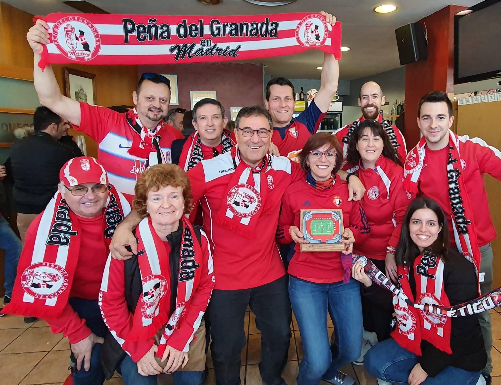 Los seguidores rojiblancos, presentes en la grada del estadio de Osasuna
