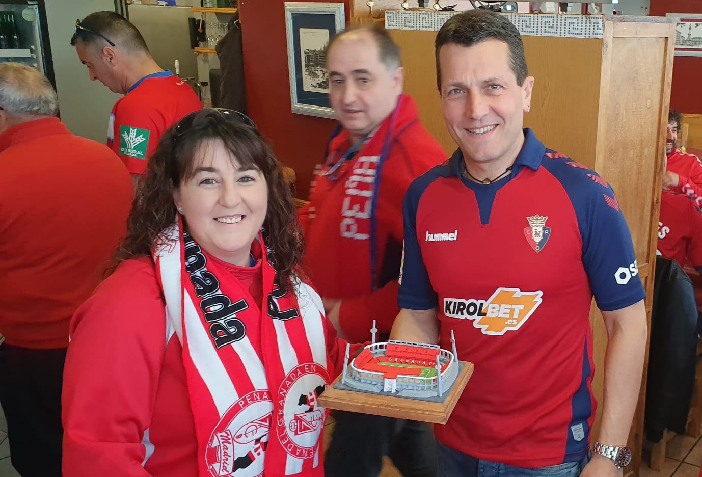 Los seguidores rojiblancos, presentes en la grada del estadio de Osasuna