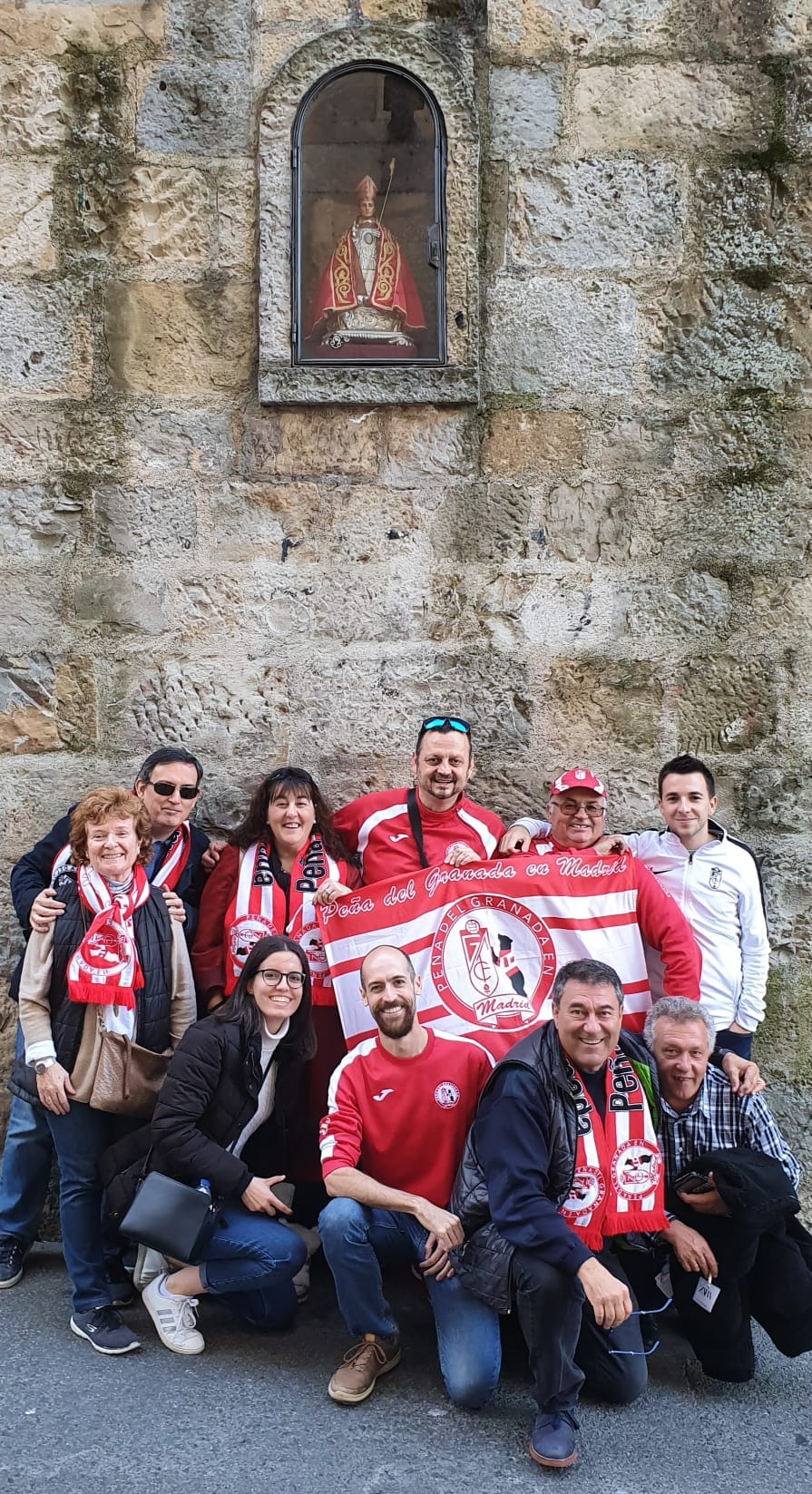 Los seguidores rojiblancos, presentes en la grada del estadio de Osasuna