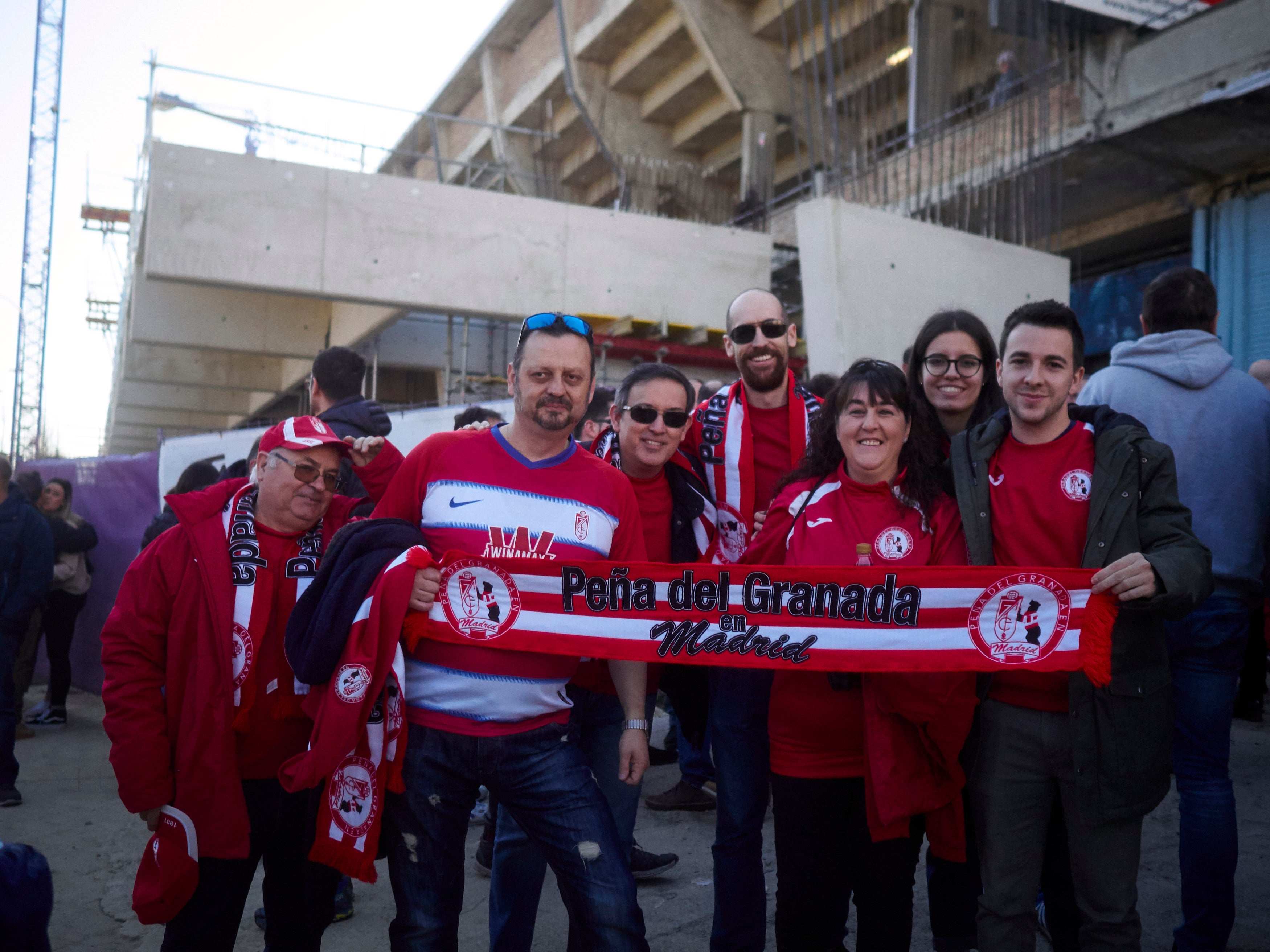 Los seguidores rojiblancos, presentes en la grada del estadio de Osasuna