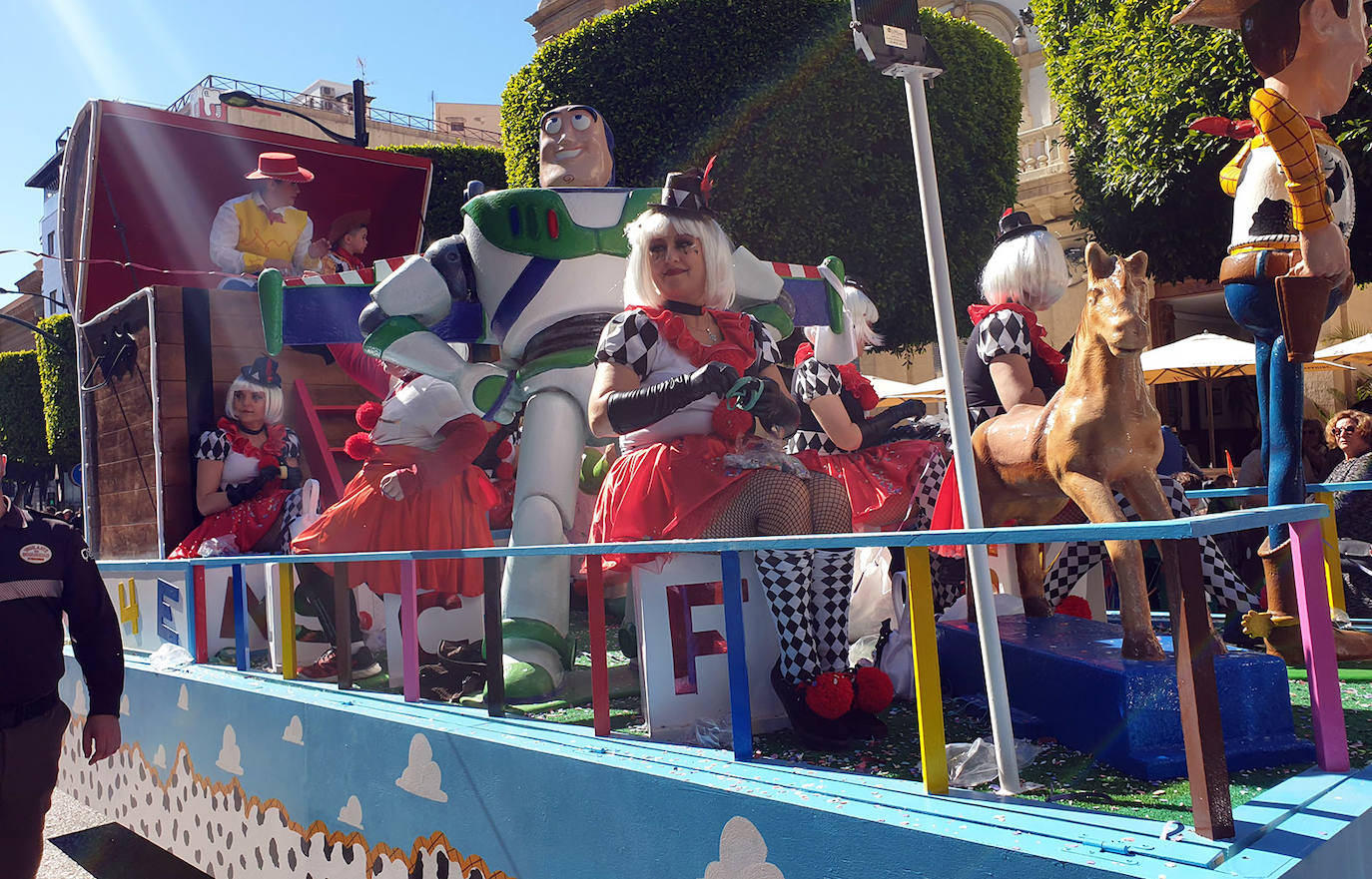 Nuevo éxito de participación en el desfile de Carnaval