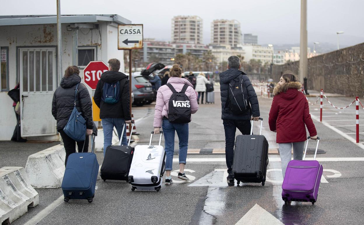 Viajeros en Italia durante la epidemia de coronavirus.
