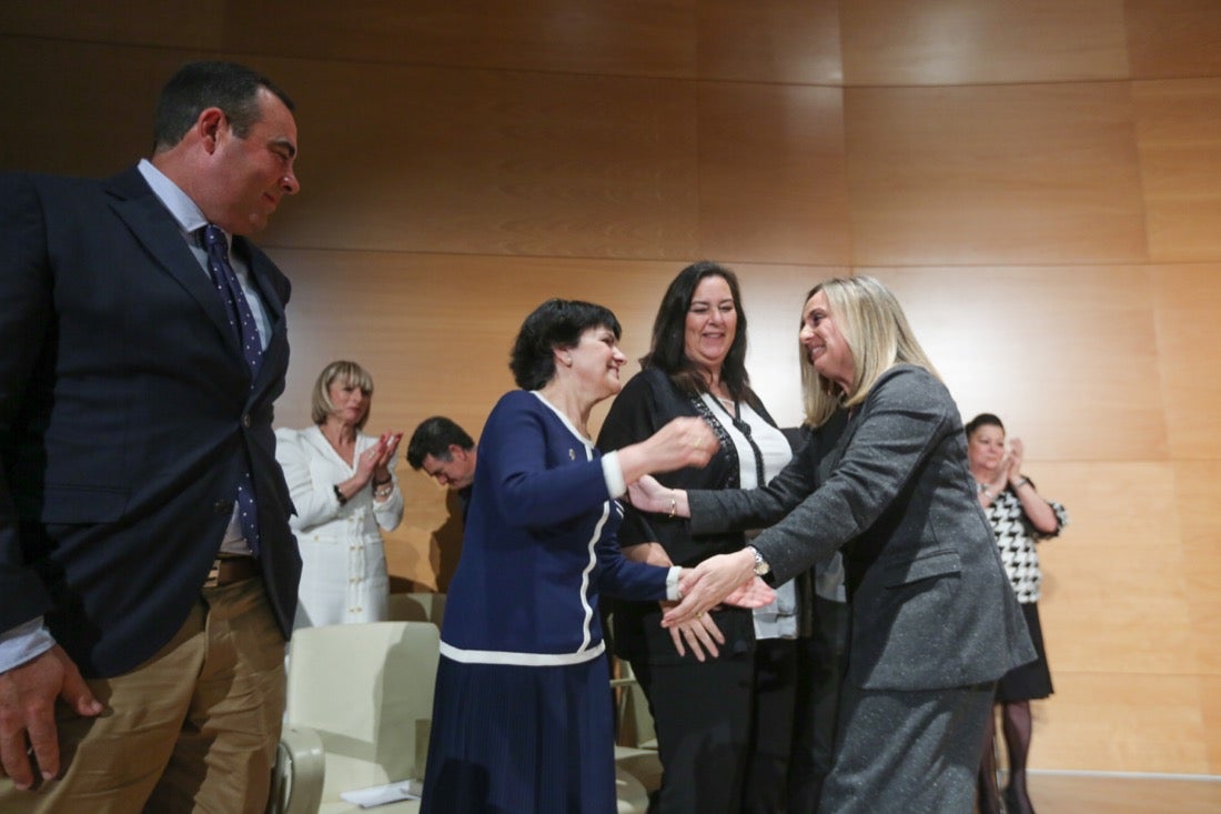 Este año, el Gobierno andaluz ha hecho entrega de la Bandera de Andalucía al Centro Artístico, Literario y Científico de Granada, al IES Padre Suárez, al Restaurante Los Manueles, a la Cooperativa San Sebastián, al Proyecto Conoce tus Fuentes, al grupo de científicos e ingenieros que han contribuido a obtener la primera imagen de un agujero negro supermasivo; a la Asociación del Párkinson; a María Guardia Gómez «Mariquilla»; a la deportista María Pérez y a la Asociación Víctimas del Terrorismo