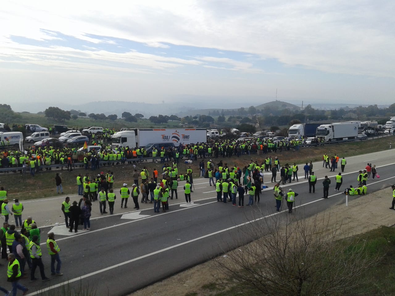 Ya hay siete kilómetros de retenciones en cada sentido desde el km 264, entre Santa Elena y La Carolina; la Guardia Civil interviene en la zona